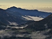 32 Zoom verso il Canto Alto con nebbie vaganti